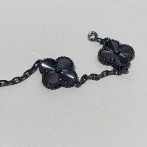 Authentic Van Cleef & Arpels Black Warrior Laser Five-Flower Bracelet